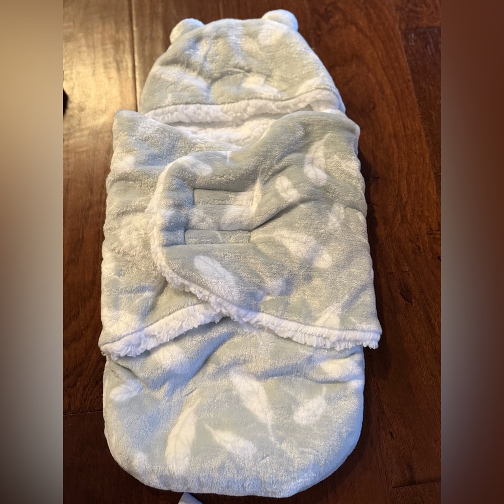 New Flannel Gray & White Feather Baby Outdoor Wrap In Gift Box